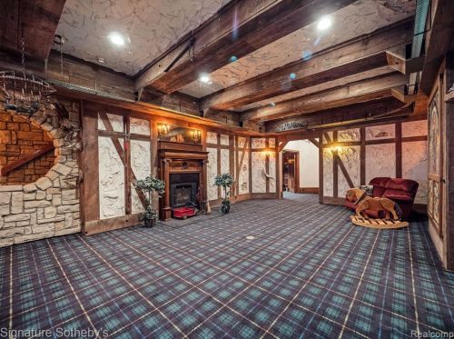 2009 Victoria Hl, Rochester MI exterior