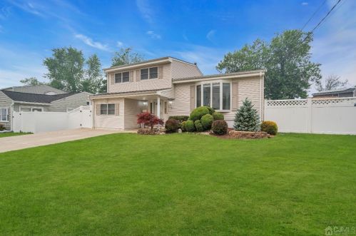 4 Exeter St, Old Bridge NJ 08857-2202 exterior