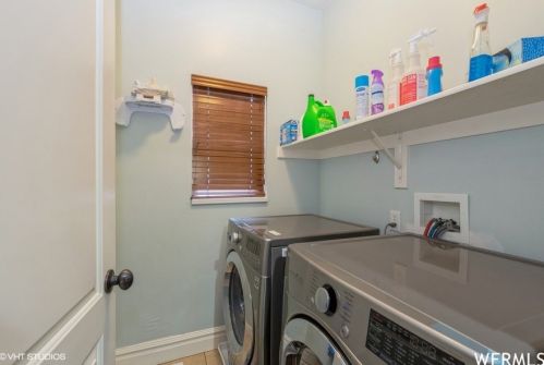 6352 Fish Lk Dr, Taylorsville UT 84081-5579 exterior