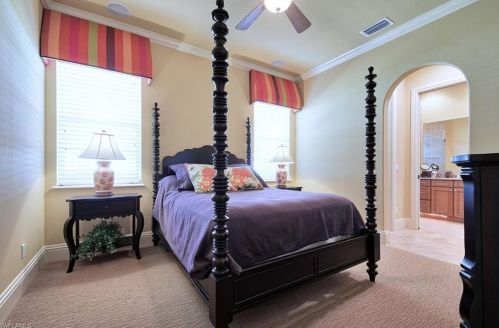 7829 Classics Dr, Naples FL 34113-3044 exterior