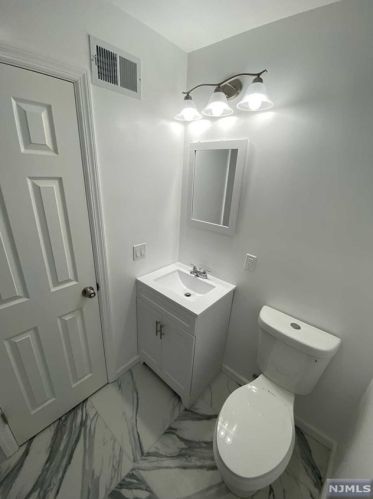 684 18 St, Paterson NJ 07501-2111 exterior