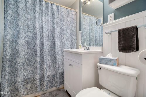 1817 Cork Street Ct, Kalamazoo MI 49001-4651 exterior