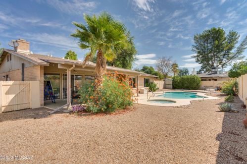 7590 Ln Cienega Dr, Tucson AZ 85712-1423 exterior