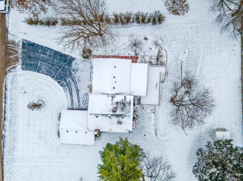 6907 Hillcrest Dr, Bull Valley IL 60012-3217 exterior