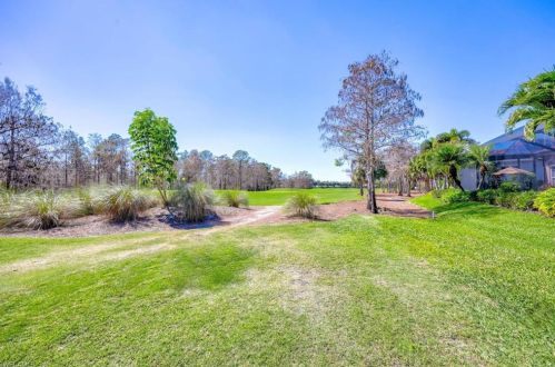 7476 Treeline Dr, Naples FL 34119-9727 exterior