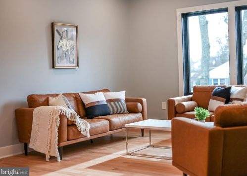 1422 Mayflower Dr, Mc Lean VA 22101-5615 exterior