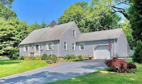 204 Edgemont Rd, Milford CT 06460-5009 exterior