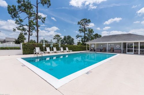 141 Bristol Ln, Naples FL 34112-5459 exterior