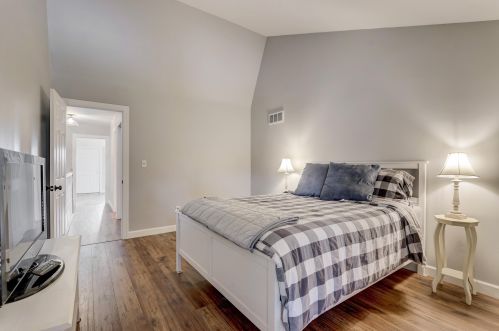 5592 27, Milwaukee WI 53221-4106 exterior