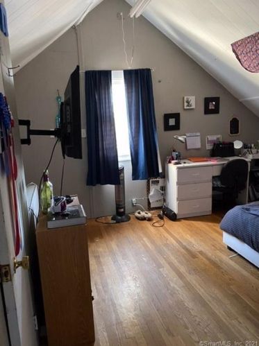 124 Stratford Rd, New Britain CT  06053-3238 exterior