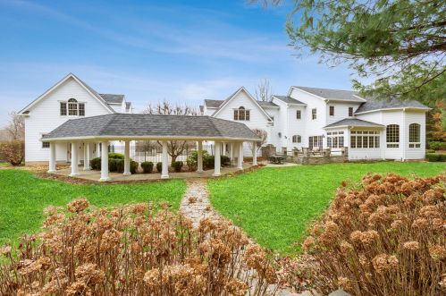 1 Park Rdg Ct, Chester NJ 07930-3016 exterior