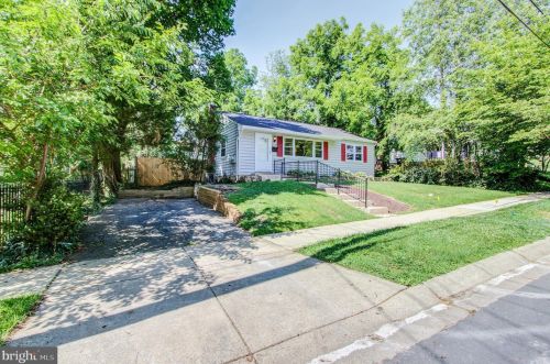 1011 Gilbert Rd, Rockville, MD 20851-1317