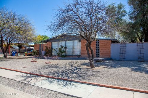 8312 Desert Steppes Dr, Tucson, AZ 85710-4206