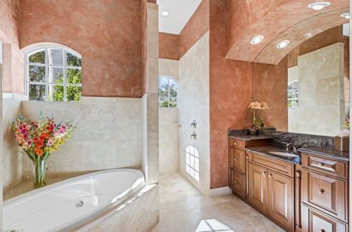 7534 Hogan Ct, Naples FL 34113-3055 exterior