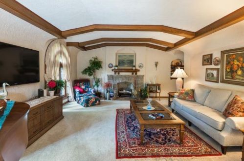 1017 Lincoln Blvd, Manitowoc, WI 54220-2819