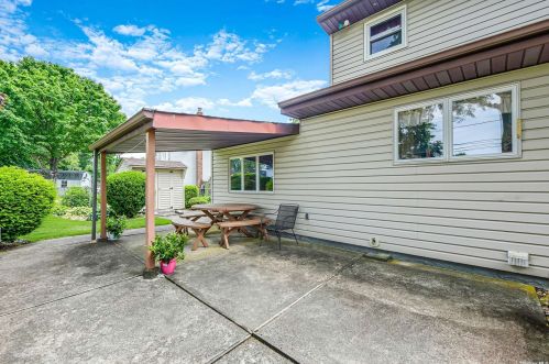 21 Arden Ln, Commack NY 11725-1301 exterior