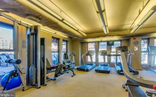 777 7th St, Washington DC  20001-3715 exterior