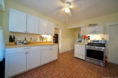 9 Fairview St, New Britain CT 06051-2707 exterior