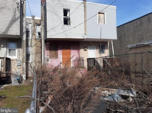 1063 Langham Ave, Camden NJ 08103-2818 exterior