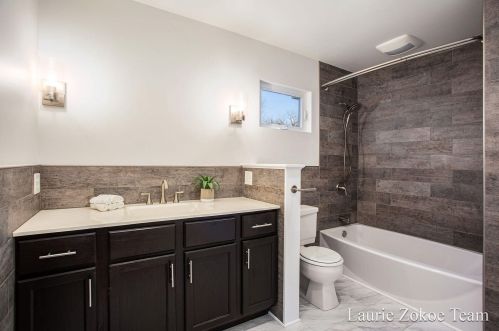 2523 Longmeadow St, Grand Rapids MI 49504-2365 exterior