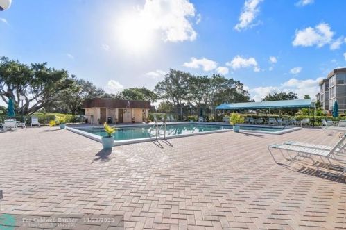 6200 2nd Ave, Boca Raton FL 33487-2657 exterior