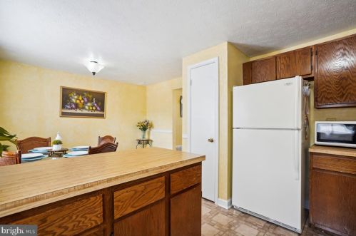 6408 Lacrosse Ln, Glen Burnie MD 21061-8831 exterior