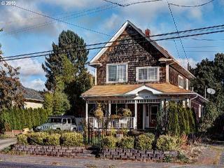 1007 Tacoma St, Portland, OR 97202-6529