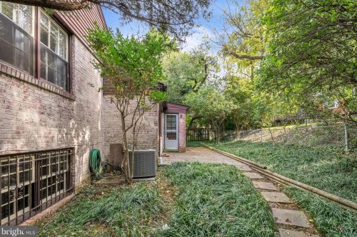 4400 Springdale St, Washington DC 20016-2716 exterior