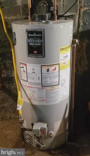 100 Chestnut Ave, Camden NJ 08107-2207 exterior