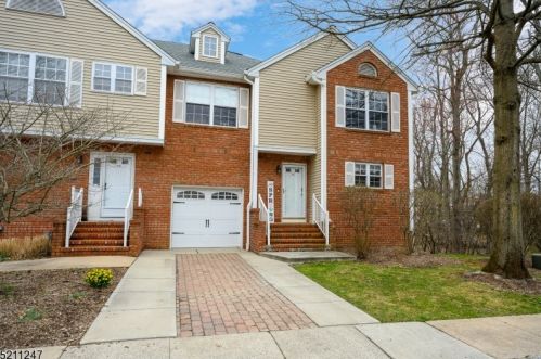 16 Berkeley Sq, Berkeley Heights, NJ 07922-2472