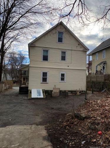 40 James St, Torrington, CT 06790-4905