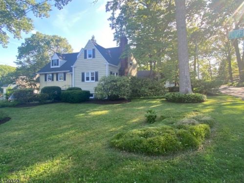 85 Upper Rainbow Trl, Parsippany NJ 07834-3320 exterior