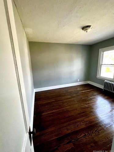 8 Mtn Vw Ave, Enfield CT 06082-3640 exterior