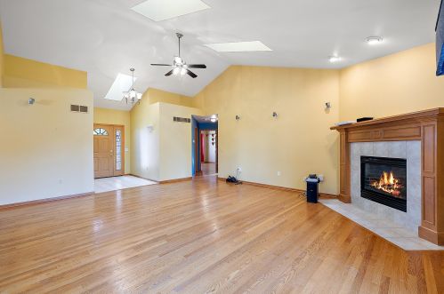 21855 Town Gate Dr, Macomb Township MI 48044-3791 exterior