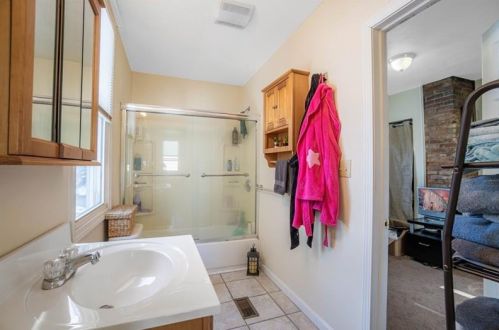 2822 Edwards Way, Pittsburgh PA 15203-2309 exterior