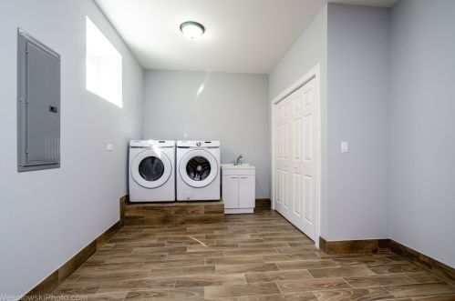 5520 Luna Ave, Chicago IL  60630-1312 exterior