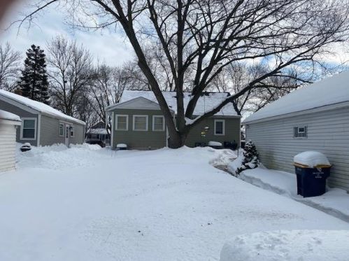 1233 96, Milwaukee WI 53214-2614 exterior