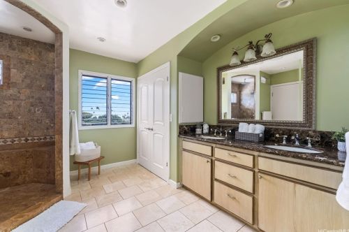 4933 Waa St, Honolulu HI 96821-1445 exterior