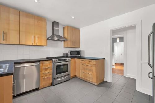 454 Dallas Ave, Pittsburgh PA 15217-1309 exterior