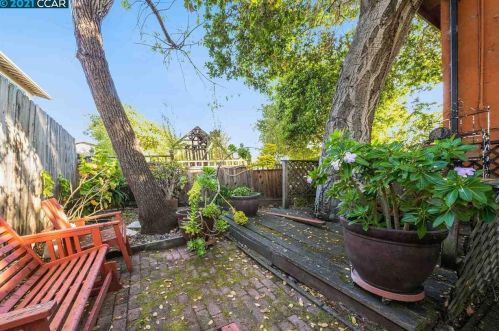 1900 El Dorado Ave, Berkeley CA 94707-2405 exterior