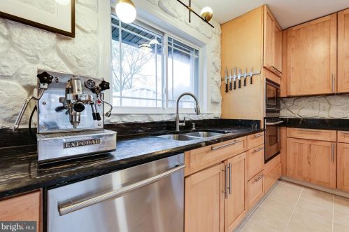 116 Gladden St, Alexandria VA 22304-2402 exterior