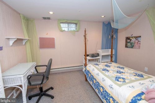 699 Longview Dr, Huntingdon Valley PA 19006-2219 exterior