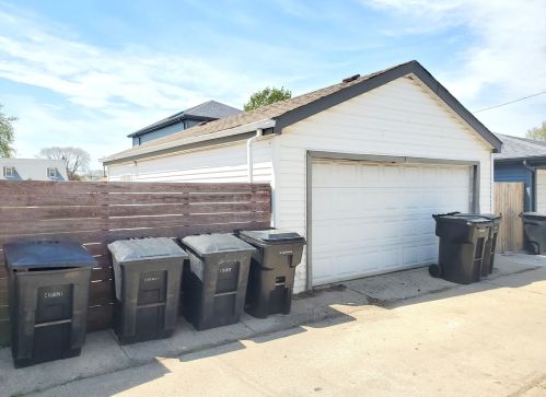 6219 Nagle Ave, Chicago IL 60638-4207 exterior