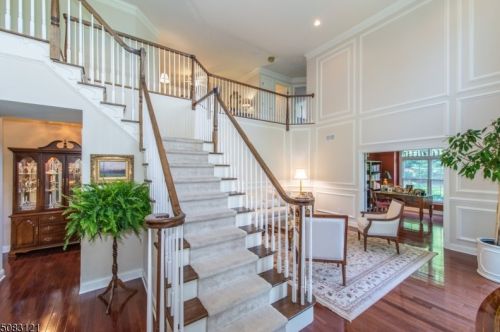 128 Mackenzie Ln, Parsippany, NJ 07834-3722