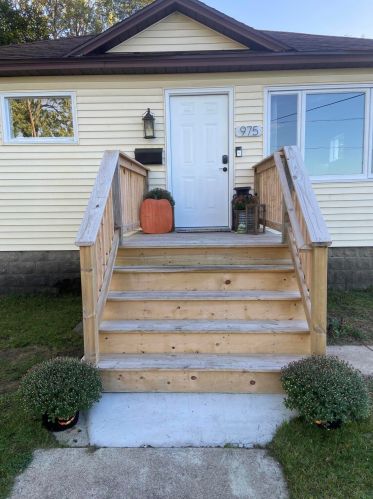 975 Evanston Ave, Meskegon MI  49442-4062 exterior