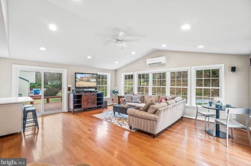 1901 Fallsmead Way, Rockville MD 20854-2640 exterior