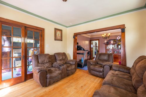 1570 Oklahoma Ave, Milwaukee WI 53207-2939 exterior