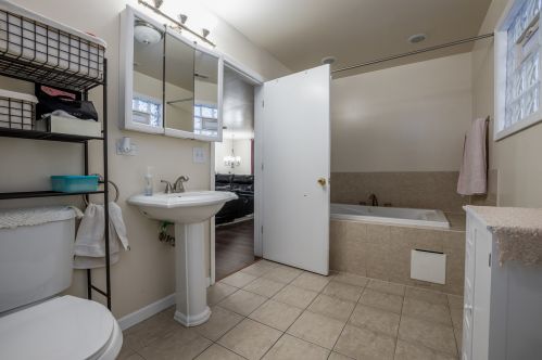 8322 Tripp Ave, Chicago IL 60652-3134 exterior