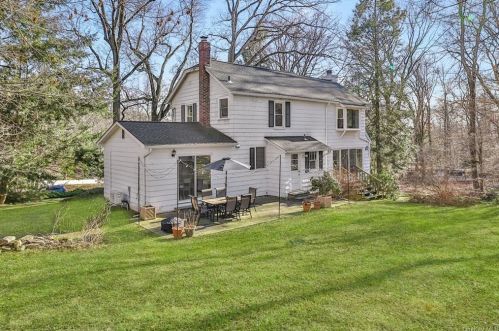 28 Elizabeth Pl, Armonk NY 10504-1425 exterior