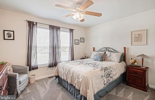 409 Chapelwood Dr, Hanover PA  17331-5232 exterior